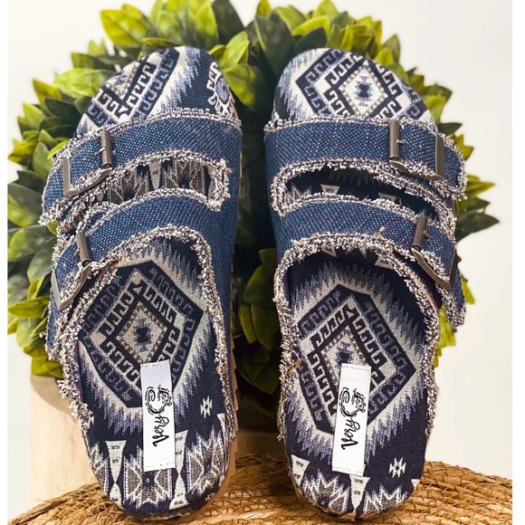 2/$30 Very G Venus Slide / Denim 2 Strap Buckle sandal 11 - Picture 2 of 8
